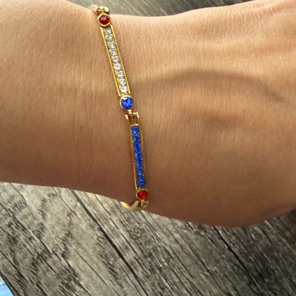 Elegant Gold Bracelet with Red, Blue, and White Accents - Picture 4 of 8